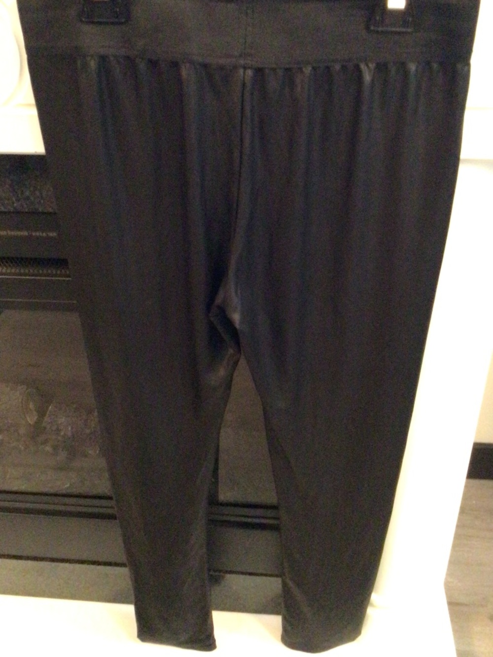 Women’s size large shinny black leggings in new like condition